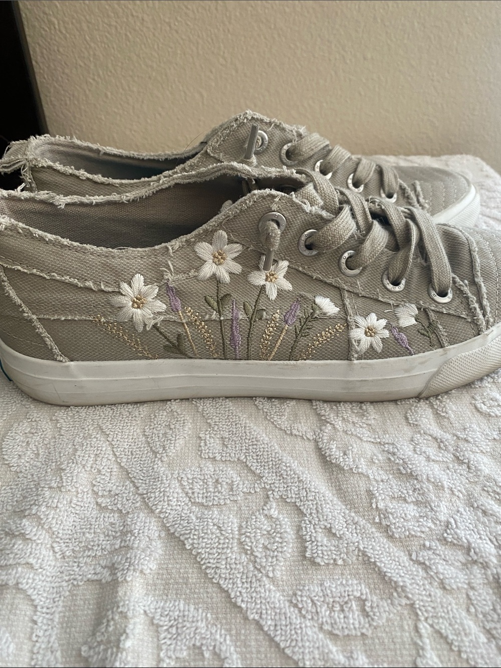 Blowfish Embroidered Canvas Lace-Up Sneakers - Beige with Floral Detail